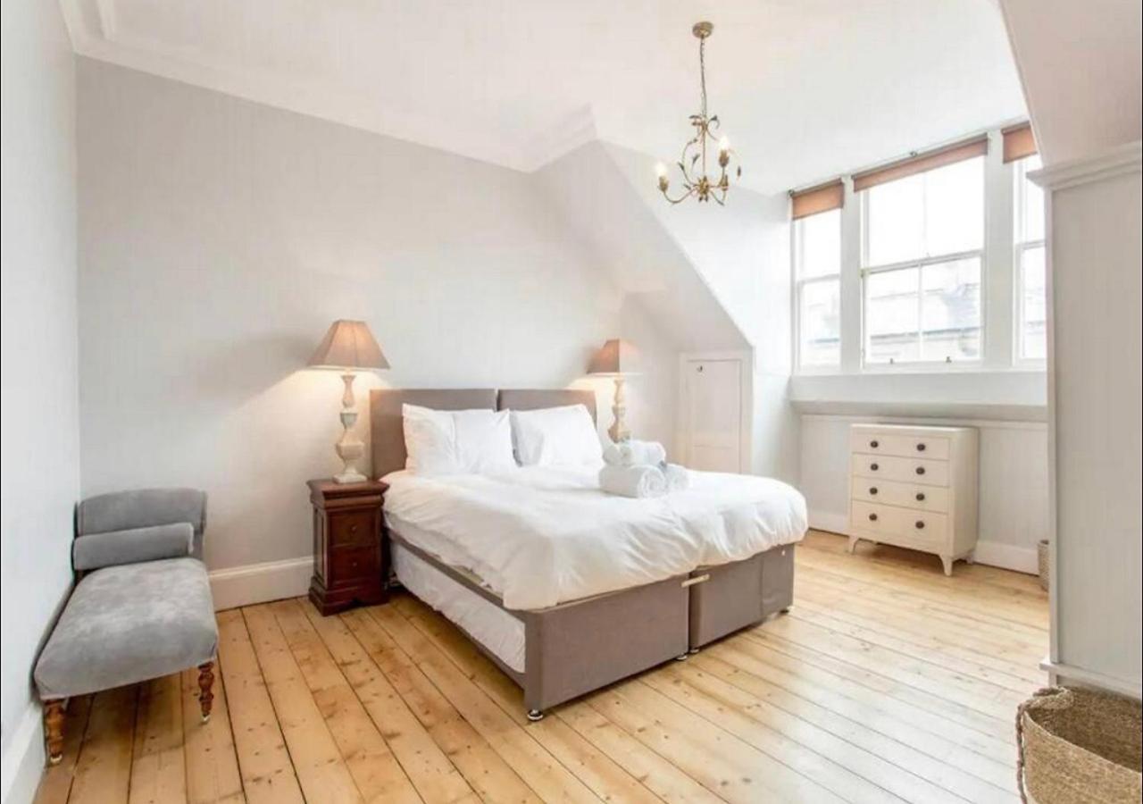 Modern, Bright & Spacious 3 Bedroom In The Heart Of The Centre - Double Beds - Sleeps Up To 6 Guests Appartement