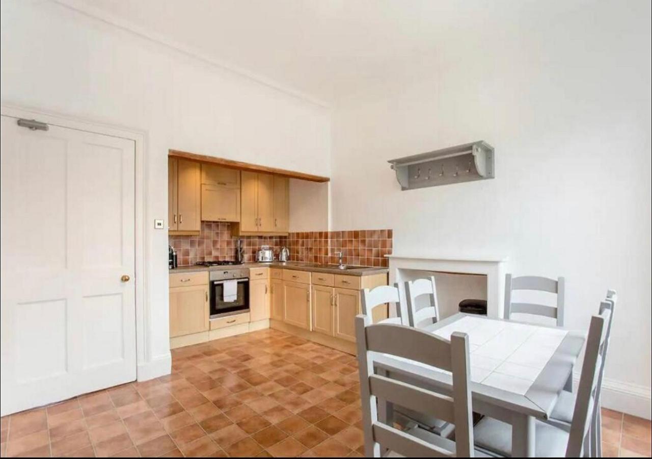 Modern, Bright & Spacious 3 Bedroom In The Heart Of The Centre - Double Beds - Sleeps Up To 6 Guests Appartement *