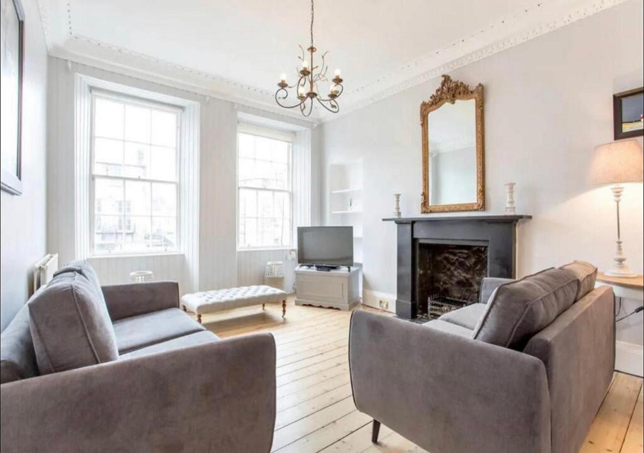 Modern, Bright & Spacious 3 Bedroom In The Heart Of The Centre - Double Beds - Sleeps Up To 6 Guests Appartement *