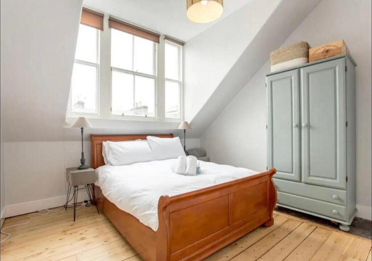 Appartement Modern, Bright & Spacious 3 Bedroom In The Heart Of The Centre - Double Beds - Sleeps Up To 6 Guests *
