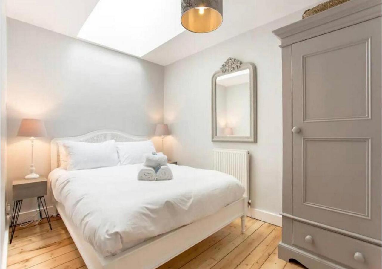 Modern, Bright & Spacious 3 Bedroom In The Heart Of The Centre - Double Beds - Sleeps Up To 6 Guests Appartement *